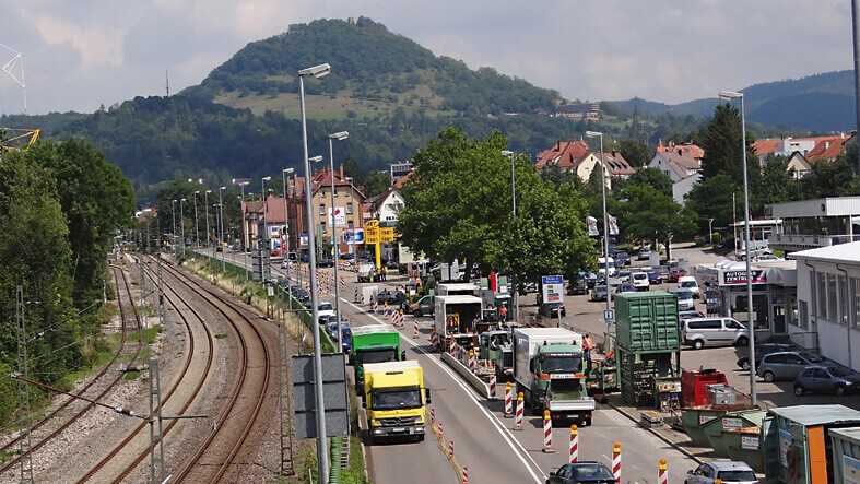 Erdkabelbau: Vier Bohranlagen auf einer Hochspannungs-Baustelle