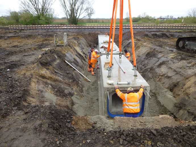 Statt in Ortbetonbauweise wurde das Bauwerk mit 5 Meter langen Rahmenfertigteilen errichtet. | Foto: Königbau GmbH