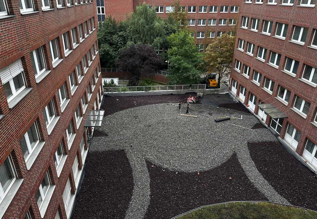 Gründach mit Leichtbaustoff realisiert: So gelingt Stadtbegrünung trotz statischer Grenzen Gründach mit Leichtbaustoff realisiert: So gelingt Stadtbegrünung trotz statischer Grenzen