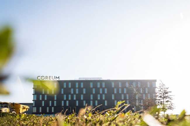 Teilnehmer brauchen keine weiten Wege zu fürchten. Das neu eröffnete Coreum-Hotel liegt direkt am Konferenzgelände und lädt am Abend zu einem spannenden Rahmenprogramm ein. | Foto: Coreum