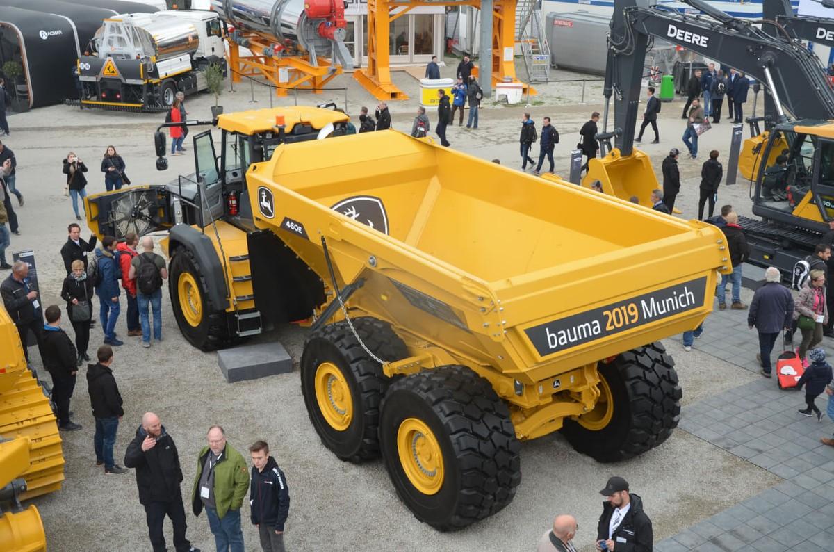 Erstmals auf dem Wirtgen-Stand: ein Dumper von John Deere | Foto: BB/_B_I