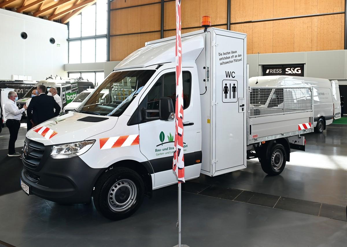 Pfiffige Lösung: Mercedes Sprinter mit eingebauter Toilette von Schutz Fahrzeugbau. | Foto: Quatex