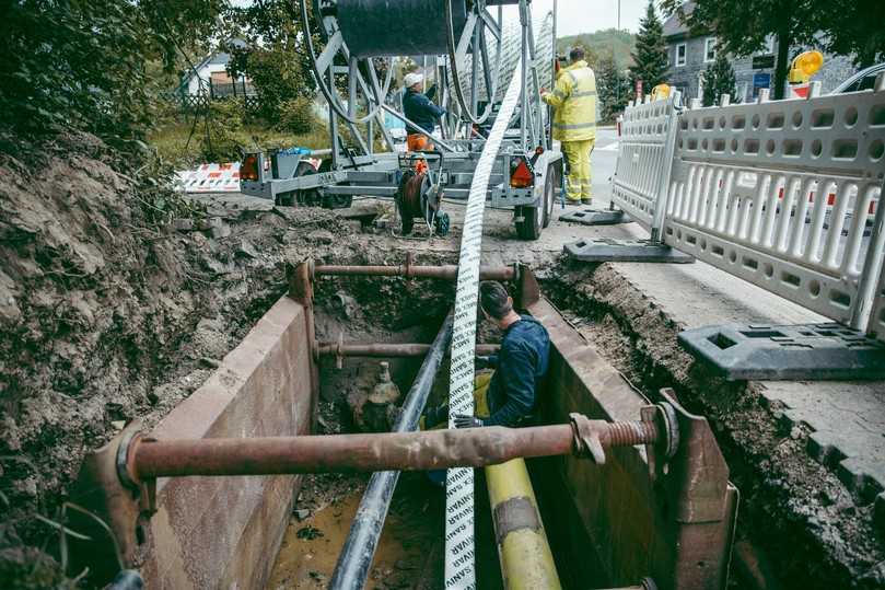 Einzug des SaniTube DN200 in eine Trinkwasserversorgungsleitung | Foto: Amex-Sanivar