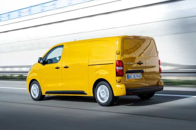 Der vollelektrische Opel Vivaro-e bringt es mit dem stärksten, komplett aufgeladenen Akkus auf Reichweiten bis 330 km. | Foto: Foto: Opel