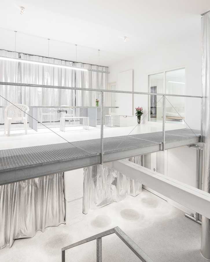 Büro Wagner erhielt für das Projekt Büro mit silbernem Vorhang eine Anerkennung in der Kategorie Architektur. | Foto: Kim Fohmann