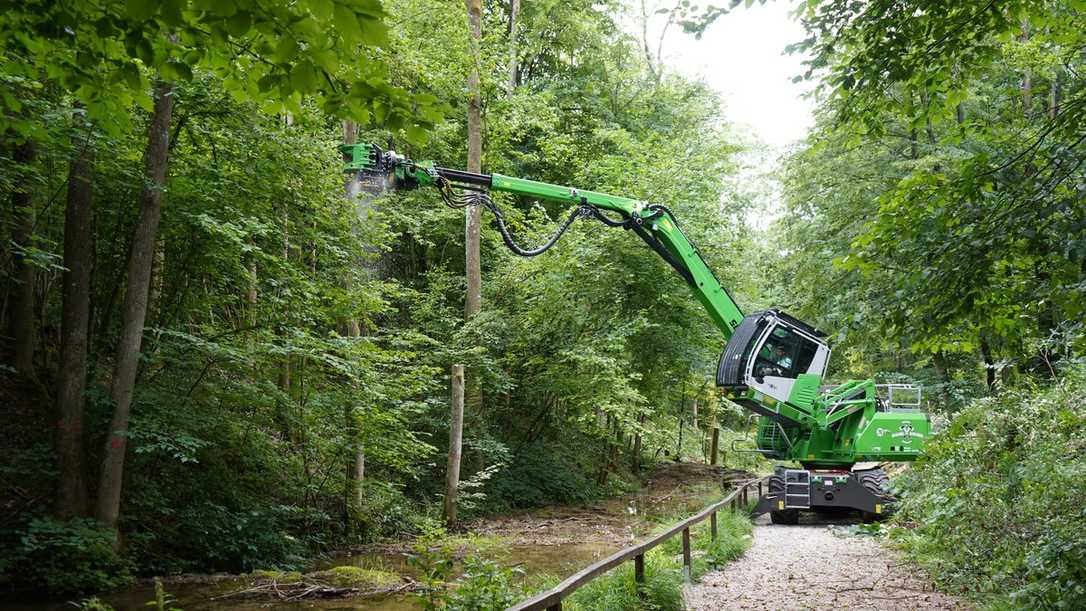 Deutsche Baumpflegetage: Sennebogen präsentiert den Fällbagger 718 E