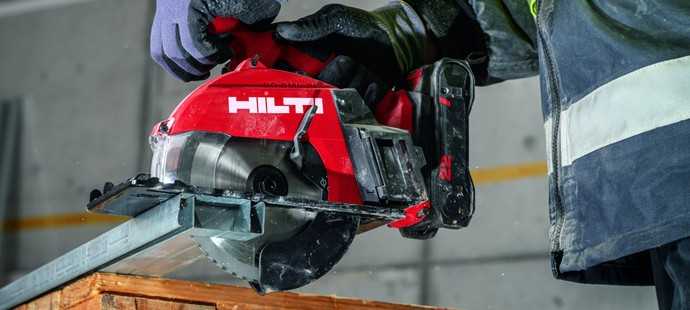 "Best of the Best" beim Red Dot Award: die Nuron-Handkreissäge SC 6ML-22. Den iF Design Awards gab's obendrauf. | Foto: Hilti