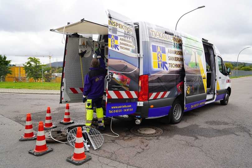 Die auffällige Fahrzeuglackierung ist ein Markenzeichen des Unternehmens A.S.T. und hat in der Region einen hohen Wiedererkennungswert. | Foto: IBAK