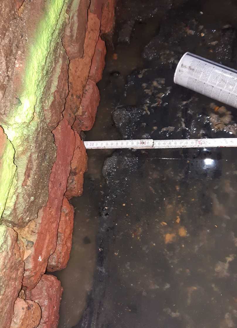 Der in die Jahre gekommene Altkanal zeigte Risse und ausgewaschene Fugen auf, die eine umfassende Sanierung erforderlich machten. | Foto: Sanierungstechnik Dommel Der in die Jahre gekommene Altkanal zeigte Risse und ausgewaschene Fugen auf, die eine umfassende Sanierung erforderlich machten. | Foto: Sanierungstechnik Dommel