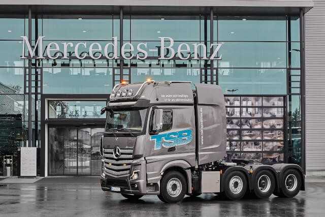 Mercedes: 500ste Schwerlastzugmaschine geht an TSB