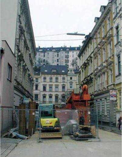 Durchführung von Baumaßnahmen inmitten der beengten Bebauung inkl. der Sicherung der teilweise historischen Gebäude