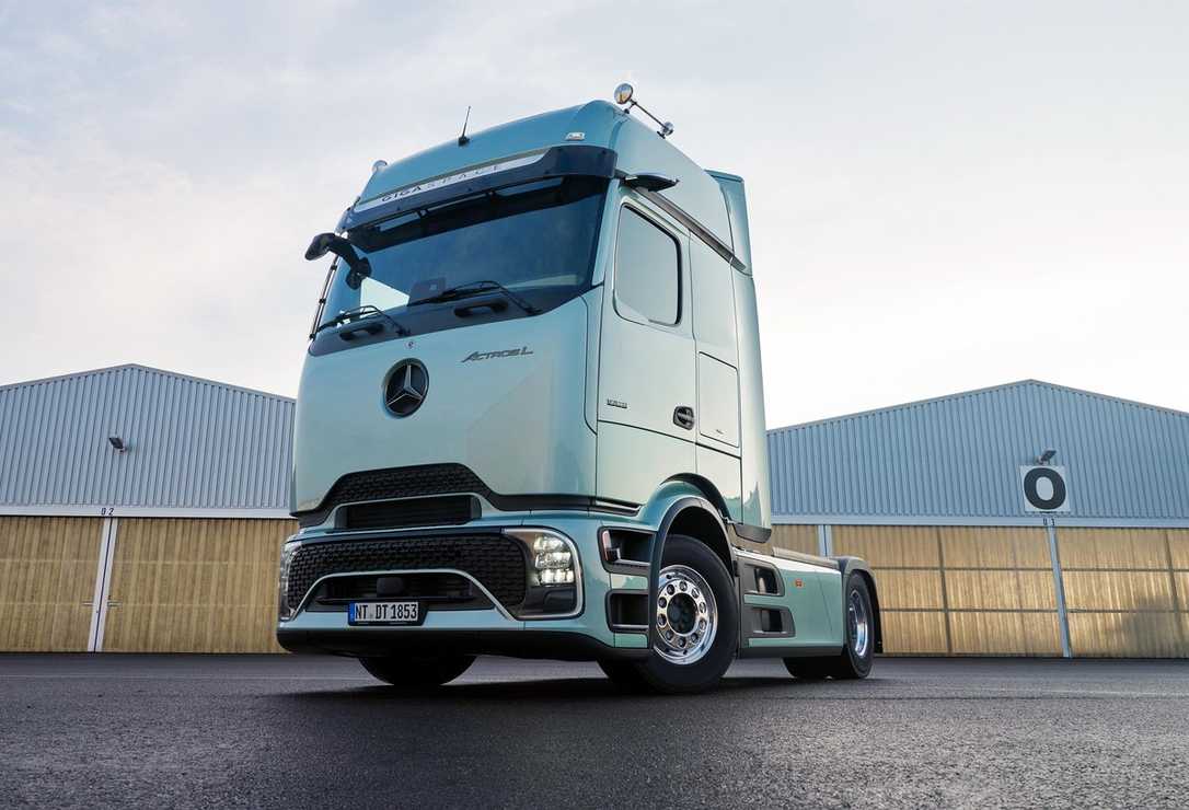 Mercedes-Benz Trucks: Neuer Mercedes Actros L in aerodynamischen Design vorgestellt