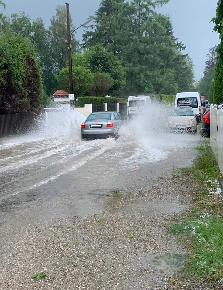 Vor der Baumaßnahme: Die Hugo-Hofmann-Straße nach einem Starkregenereignis. | Foto: Aco