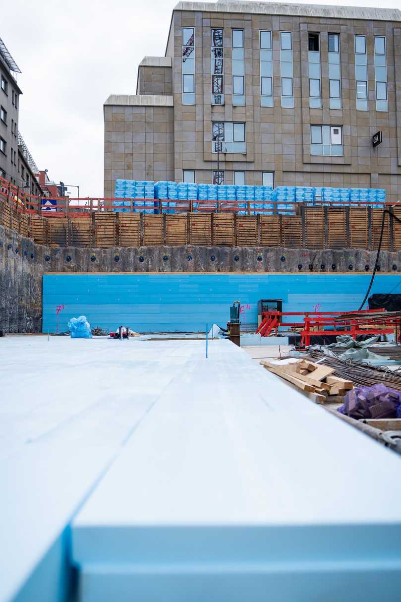 Lastabtragende Wärmedämmung unter der Gründungsplatte: „Ravatherm XPS 700 SL“ zählt zu den belastbarsten Dämmstoffen in dieser Anwendung. | Foto: Ravago Lastabtragende Wärmedämmung unter der Gründungsplatte: „Ravatherm XPS 700 SL“ zählt zu den belastbarsten Dämmstoffen in dieser Anwendung. | Foto: Ravago