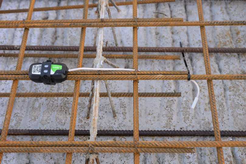Die Überwachung der Temperatur des verbauten Betons erfolgt über Sensoren. Damit kann der perfekte Zeitpunkt zum Ausschalen bestimmt werden. | Foto: Heidelberg Materials AG/Linus Lintner Fotografie Die Überwachung der Temperatur des verbauten Betons erfolgt über Sensoren. Damit kann der perfekte Zeitpunkt zum Ausschalen bestimmt werden. | Foto: Heidelberg Materials AG/Linus Lintner Fotografie