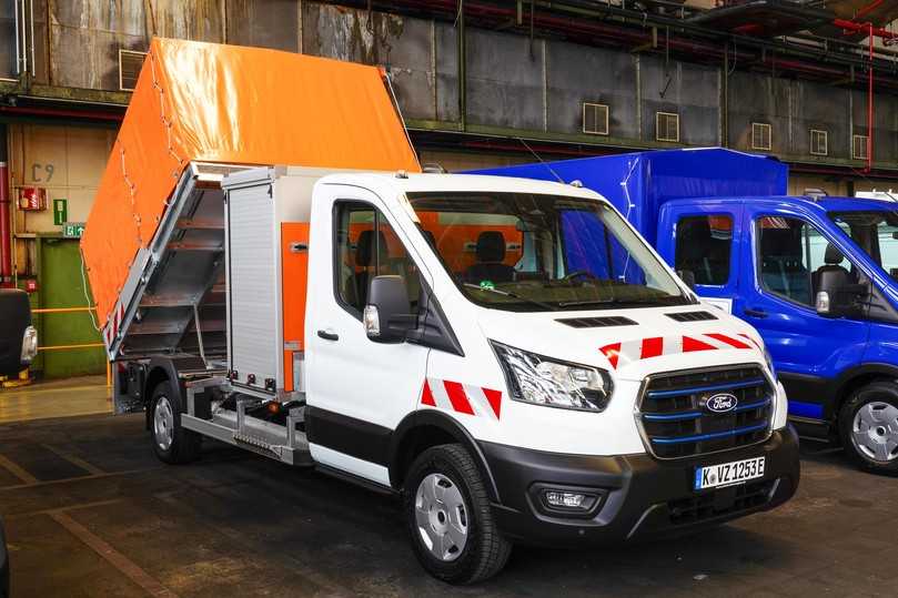 Spezialisierter Hinterkipper plus Werkzeugbox von Schutz. | Foto: Randolf Unruh, Ford Spezialisierter Hinterkipper plus Werkzeugbox von Schutz. | Foto: Randolf Unruh, Ford