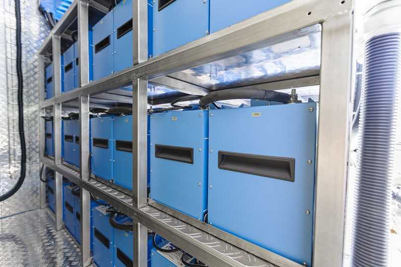 Maßgefertigter Sonderrahmen zur Aufnahme der Batteriesätze für autonome Energieversorgung | Foto: Prokasro Maßgefertigter Sonderrahmen zur Aufnahme der Batteriesätze für autonome Energieversorgung | Foto: Prokasro