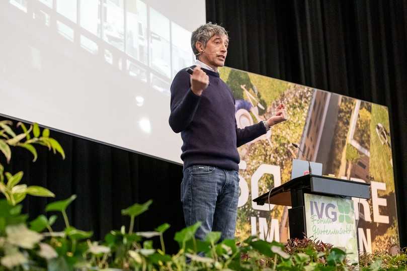 Ranga Yogeshwar blickte im letzten Vortrag des Tages auf die Welt seines Enkels Emil, der im Januar 2020 geboren wurde | Foto: Industrieverband Garten e.V.