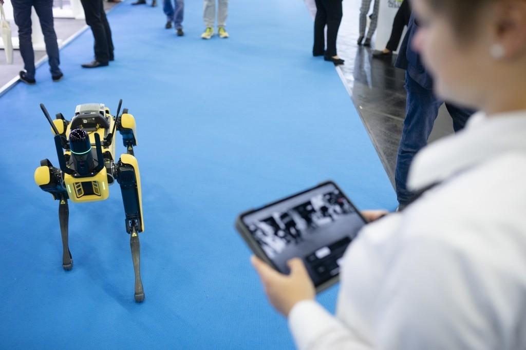 330 Aussteller präsentierten ihre digitalen Innovationen wie hier einen mobilen Baustellenroboter. | Foto: Messe M�ünchen