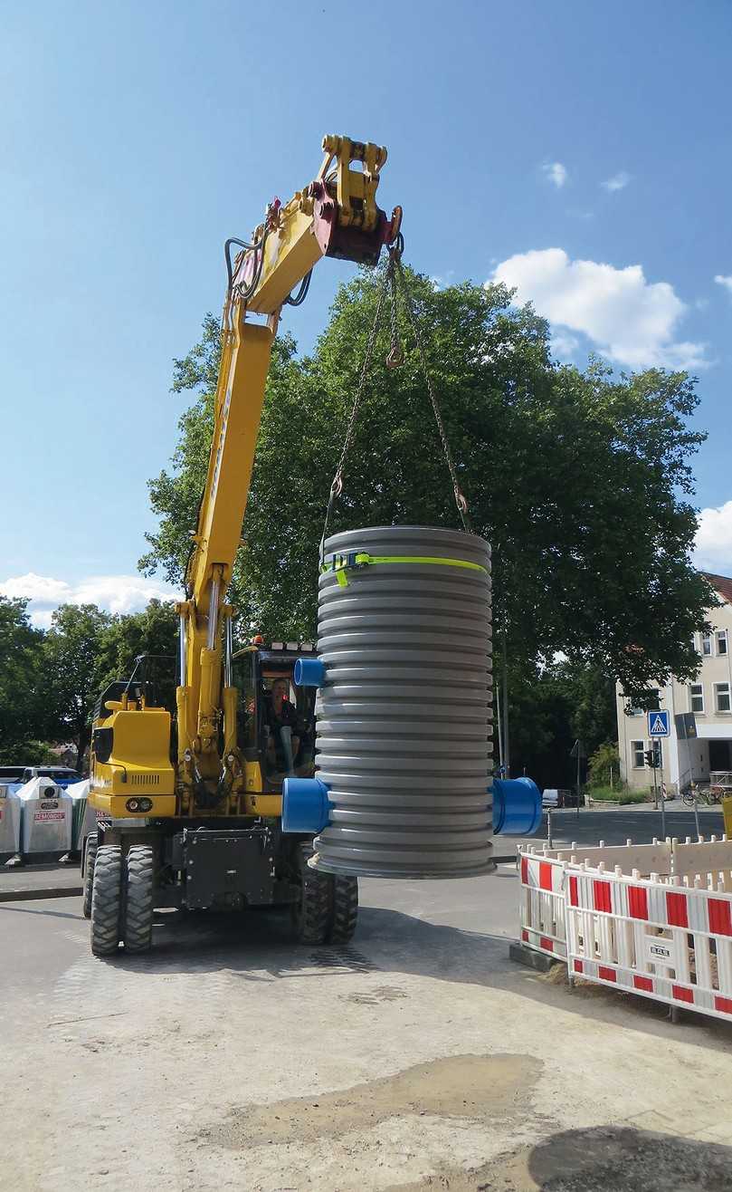 Der Drosselschacht DN 1000 ist ein monolithischer Schacht, mit dem Niederschlagswasser gedrosselt in das öffentliche Kanalnetz abgeleitet werden kann. | Foto: Funke Kunststoffe