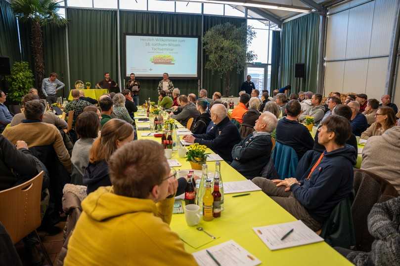 Die Fortbildung war ausgebucht: Landschaftsarchitekten, kommunale Entscheider und Ausführende lauschten im Fachseminar den Vorträgen. | Foto: Petra Reidel