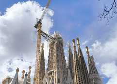 Himmlischer Einsatz bei der Krönung der Sagrada Familia