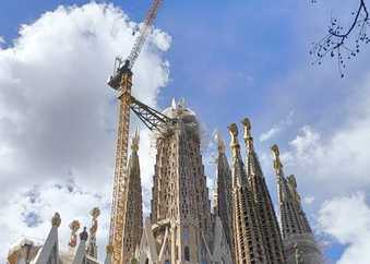 Himmlischer Einsatz bei der Krönung der Sagrada Familia