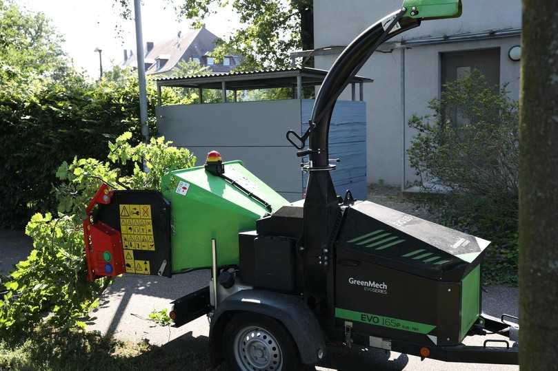 Beim Transport platzsparend hochgeklappbar, entpuppt sich der Trichter beim Einsatz als äußert geräumig. | Foto: es