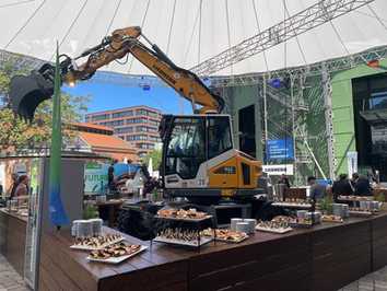 Brandneuer Bagger am Buffet