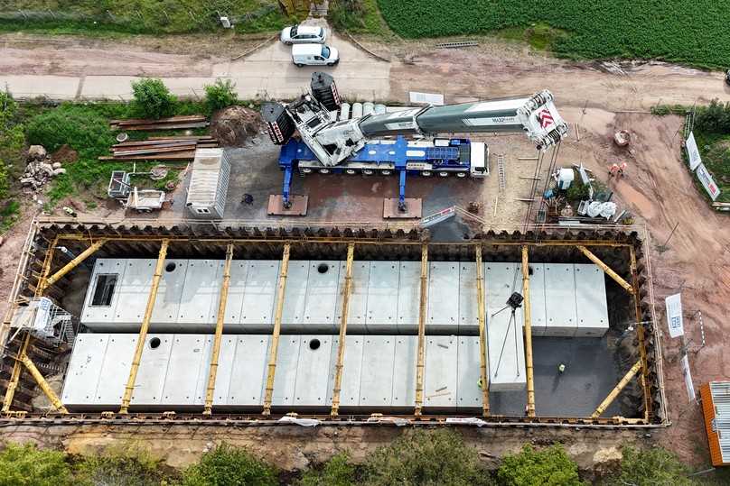 Das Regenrückhaltebecken von Berding Beton wurde in 6 Meter Einbautiefe errichtet. | Foto: Peter Gercke