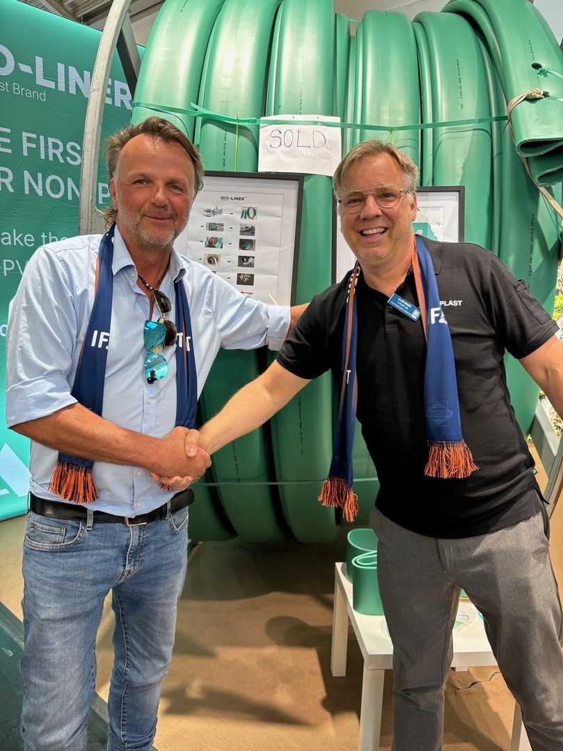 Jörg Brunecker, Geschäftsleitung der Swietelsky-Faber GmbH, und Claes Karlsson Wiger von der Firma A-Plast auf der IFAT | Foto: Swietelsky-Faber GmbH Kanalsanierung