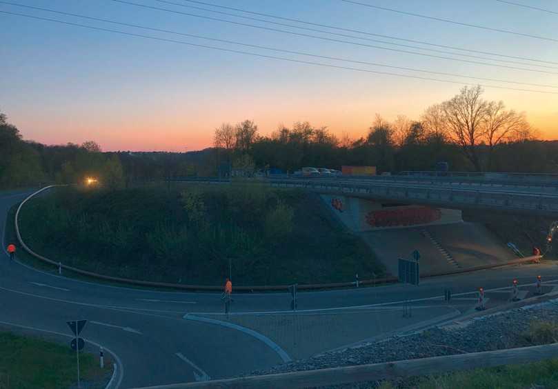 Transport PE RC-Rohrstrang zur Einzugsbaugrube am Böschungsfuß der Bundesstraße B14 | Foto: Markus Dohmann