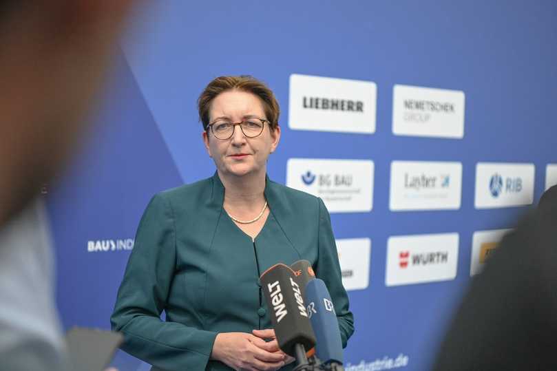 Noch-Bundesbauministerin Klara Geywitz wird zur bauma 2025 erwartet (hier auf dem Bauindutrietag letztes Jahr). | Foto: HDB/Maren Strehlau