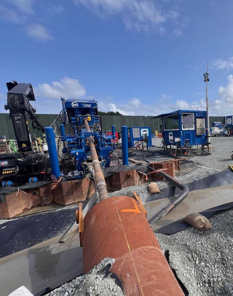 Eine HDD-Großbohranlage während der Pilotbohrung durch eines der Casings | Foto: LMR Drilling