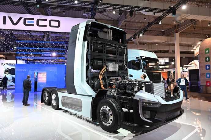 Hybrid-Prototyp Iveco S-Way mit Cursor 9 H2-Motor | Foto: QUATEX