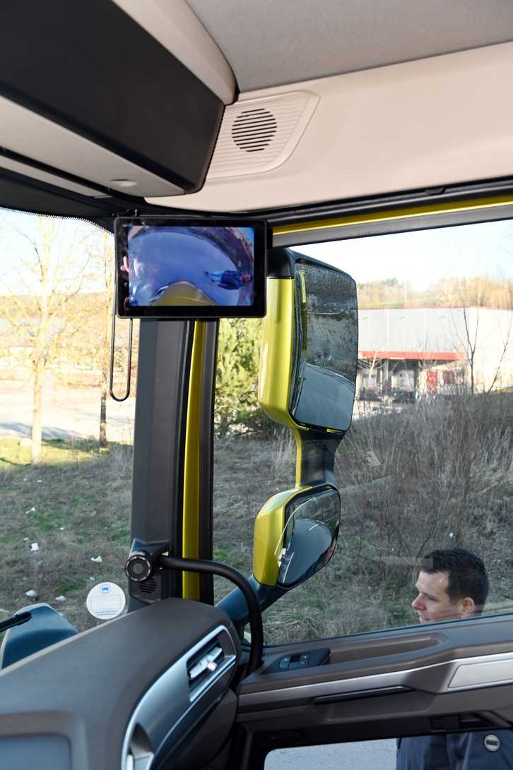 Die Außenspiegel und das Bild im Monitor der Corner-View-Kamera bieten einen erstklassigen Rundumblick. | Foto: Quatex