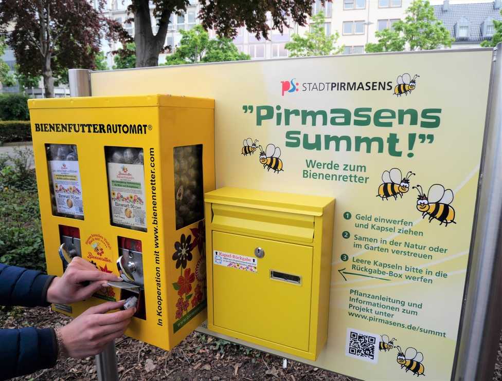 In Pirmasens gibt es jetzt einen Saatgut-Automaten.