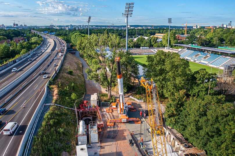 Eingriffe in die Autobahnböschung und in den Spielbetrieb des Riederwaldstadions konnten verhindert bzw. auf ein Minimum reduziert werden. | Foto: Sonntag Bau