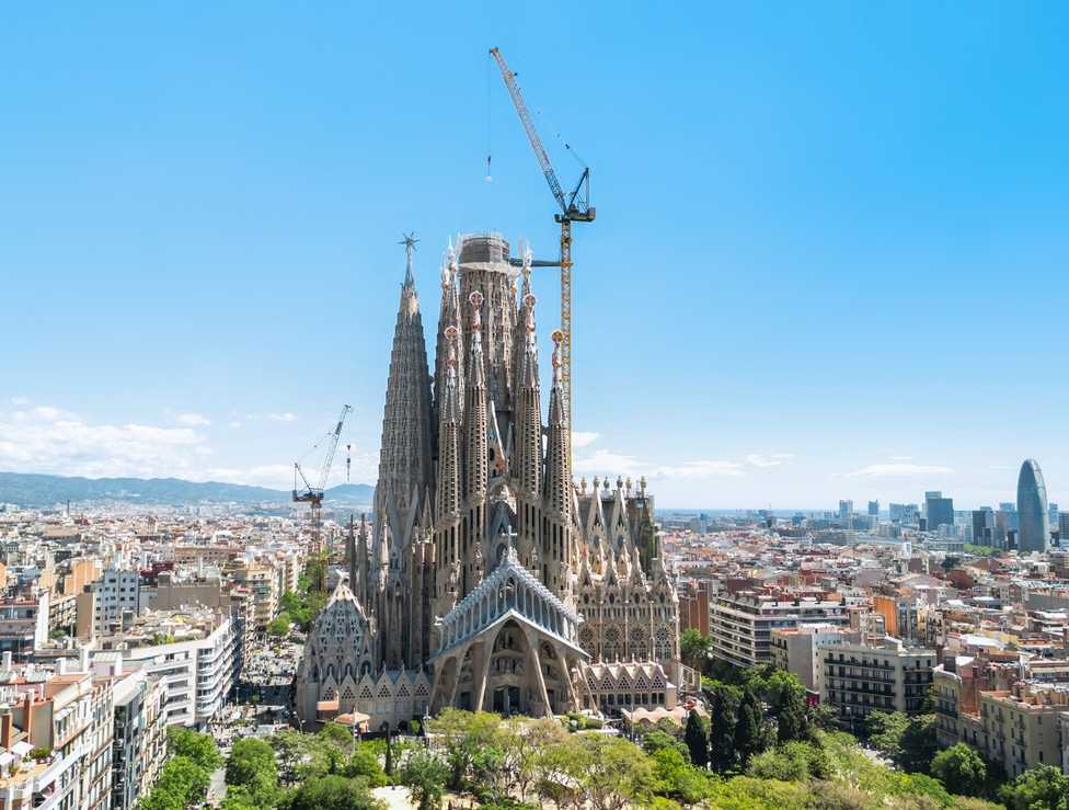 Bauprojekt Sagrada Familia: Liebherr-Krane helfen bei der letzten Bauphase