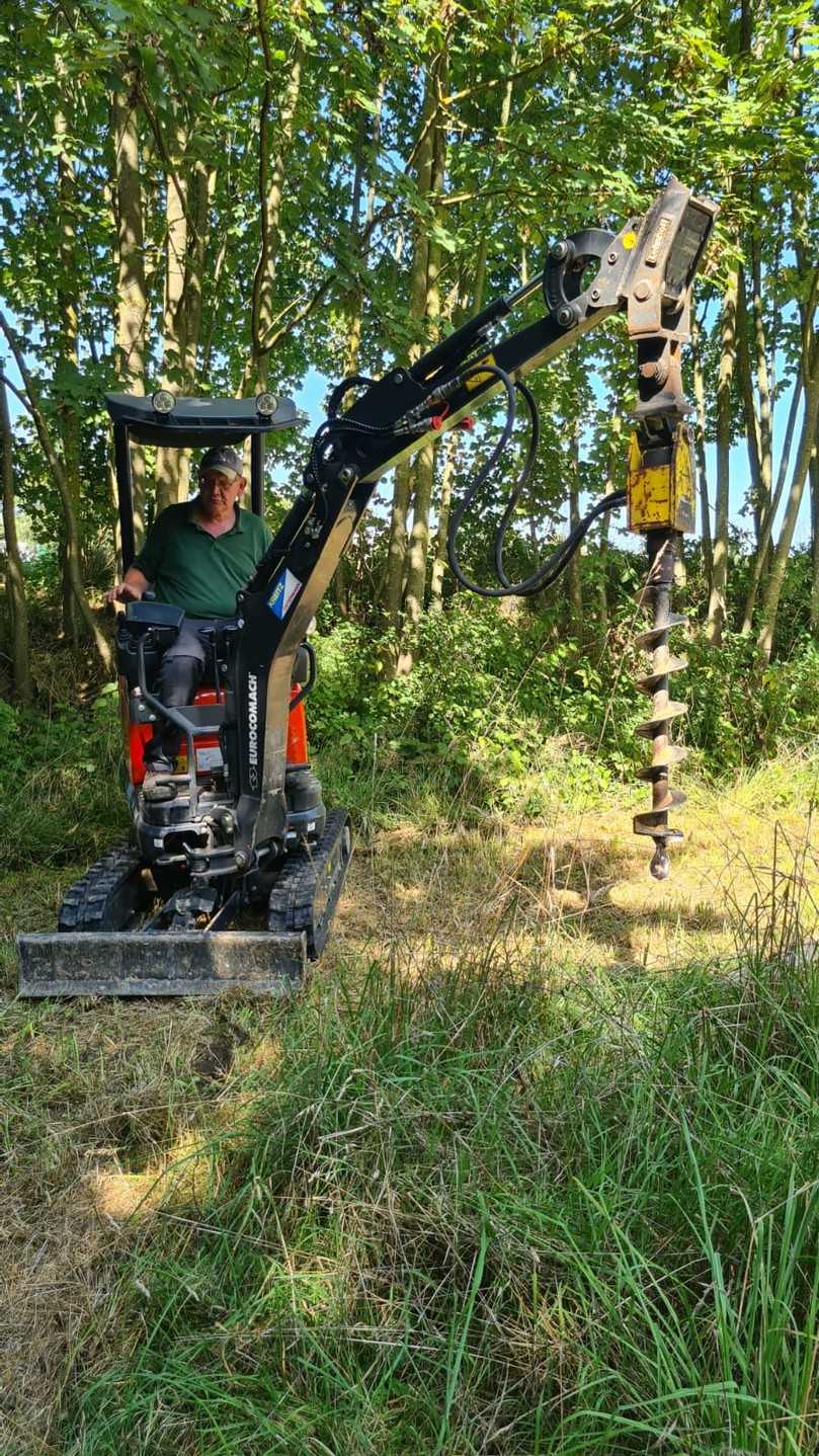 Bohrung von Pflanzlöchern mit dem emissionsfreien X15 | Foto: Kreitz & Ostermann