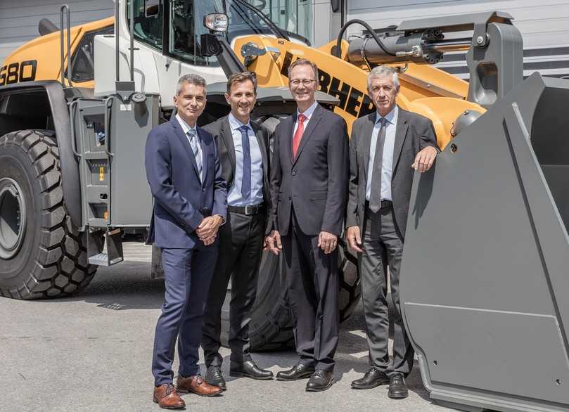 Die vier Geschäftsführer des Liebherr-Werks Bischofshofen: (v.l.n.r.) Peter Schachinger, Martin Gschwend, Manfred Santner und Herbert Pfab. | Foto: Liebherr