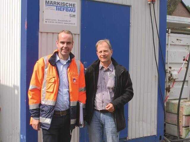 Sind mit dem Verlauf der Baustelle in der Straße „In der Geist“ zufrieden: Thomas Palz (l.) und Bernd Lunemann | Foto: A. zu Eulenburg