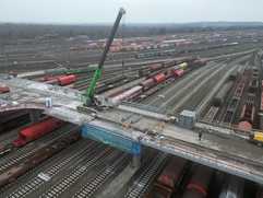 Hybridkappen-Technik macht Decatur-Brücke leichter
