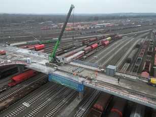 Hybridkappen-Technik macht Decatur-Brücke leichter