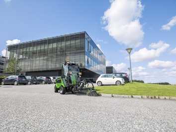 Wildkrautbürste für befestigte Flächen