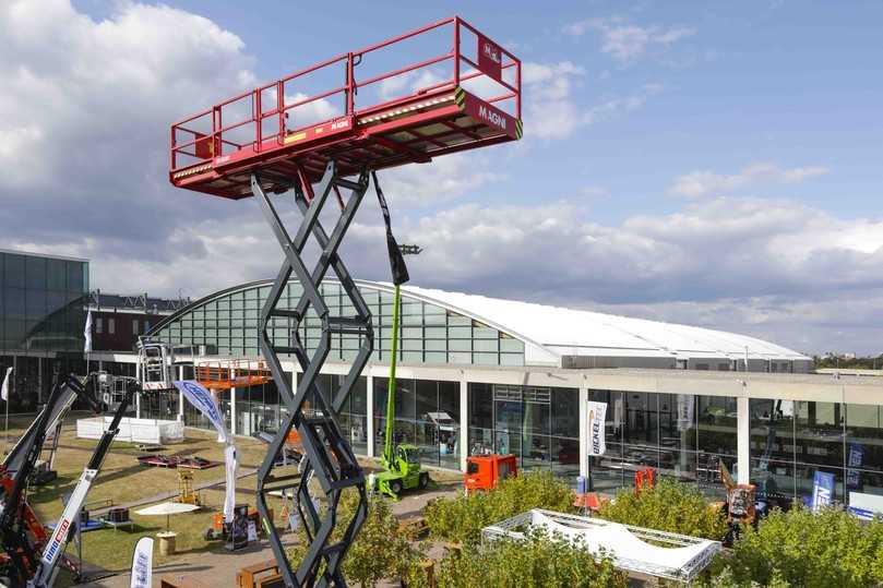 Über 100 Hersteller und Händler aus den Bereichen Arbeitsbühne, Stapler und Kran sowie Anbieter von Komplementärprodukten werden auf dem weitläufigen Freigelände in Karlsruhe erwartet. | Foto: Messe Karlsruhe/Jürgen Rösner
