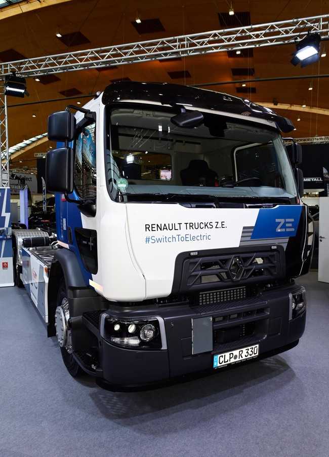 Für die Baustellenentsorgung hat Renault den vollelektrischen 26-Tonner D Wide Z.E. mit einem Hakengerät ausgerüstet. | Foto: Quatex