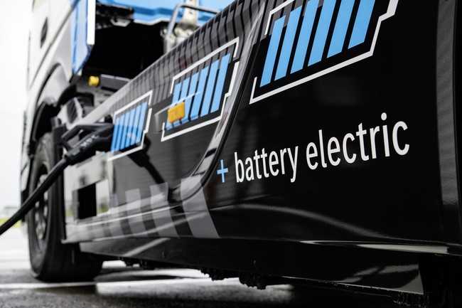 Die drei Batteriepakete liefern eine Gesamtkapazität von über 600 kWh. | Foto: Daimler Truck AG