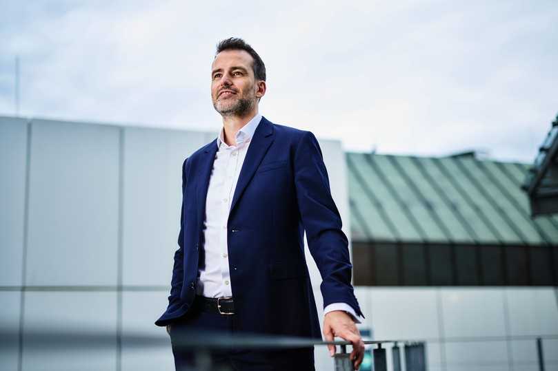 „2025 muss die Baubranche Chancen aktiv ergreifen.“ Dominik Hartmann, CEO bei OneQrew | Foto: OneCrew GmbH