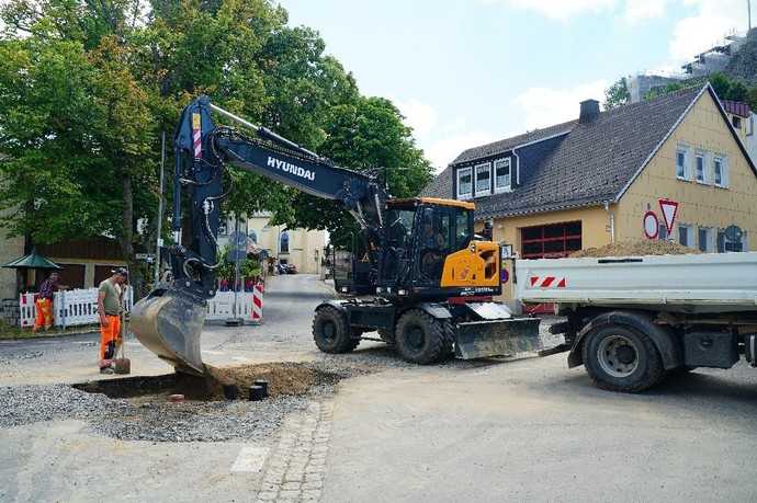 Verfüllen von Hydranten auf einer Kanalbaustelle in Thierstein | Foto: sga